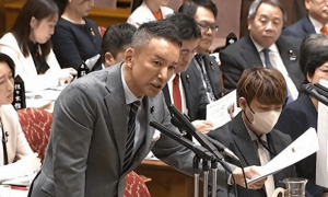 王毅警告话音刚落，特朗普给日本送上“厚礼”，高市惊觉不对劲