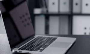 德总统：德国人绝不能忘记犯下的罪行